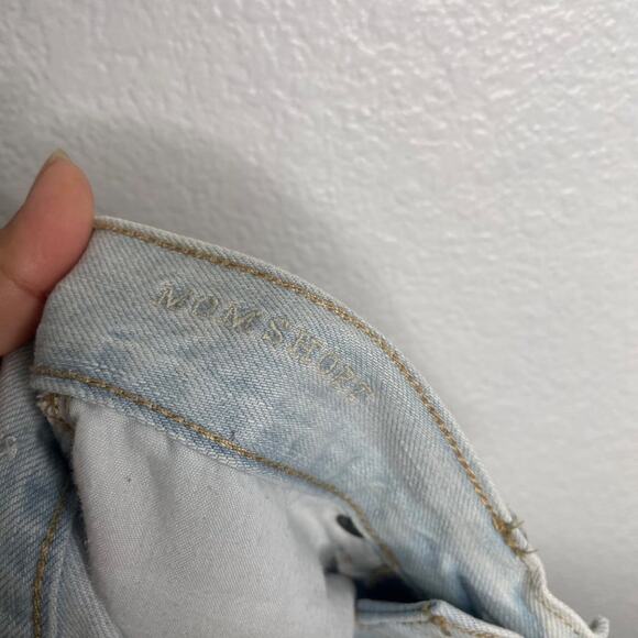 American Eagle Womens Shorts Size 2 Mom Short Light Wash Denim Jean Blue - Picture 5 of 15